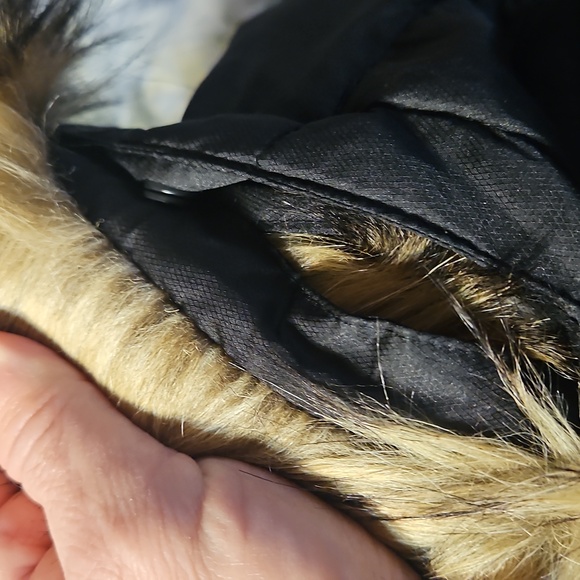 Lands' End Quilted Black Hooded Jacket - Picture 7 of 7